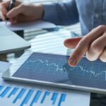 How to Choose Between Futures & Options for Your Trading Strategy