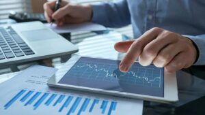 How to Choose Between Futures & Options for Your Trading Strategy